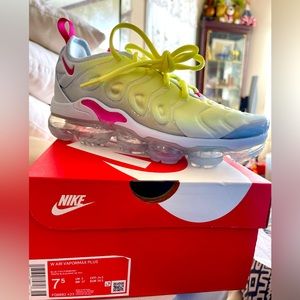 BrandNew Nike w air vapormax Size US 7.5